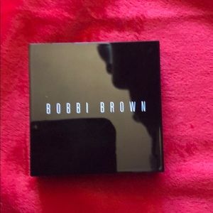 Bobbi Brown highlighting powder in Moon Glow
